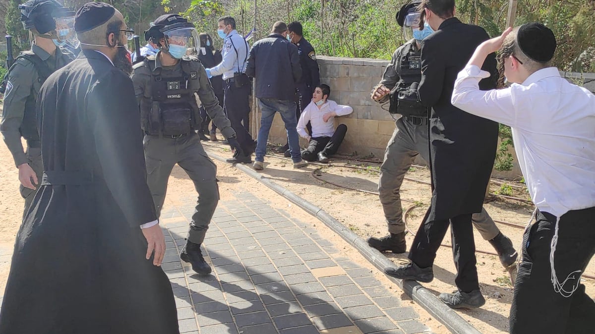 המשטרה עכבה אישה במהלך מחאת הקיצונים