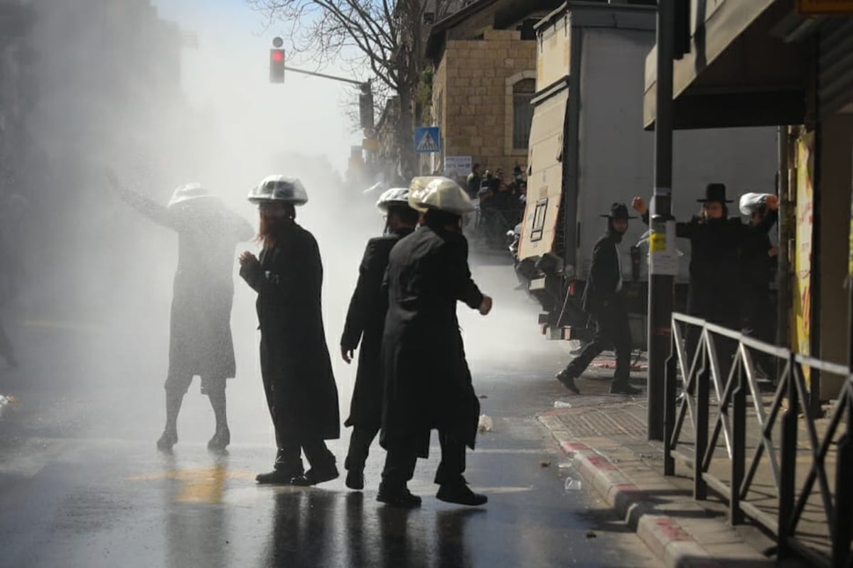 עימותים ומעצרים, בכניסה לחיידר הירושלמי