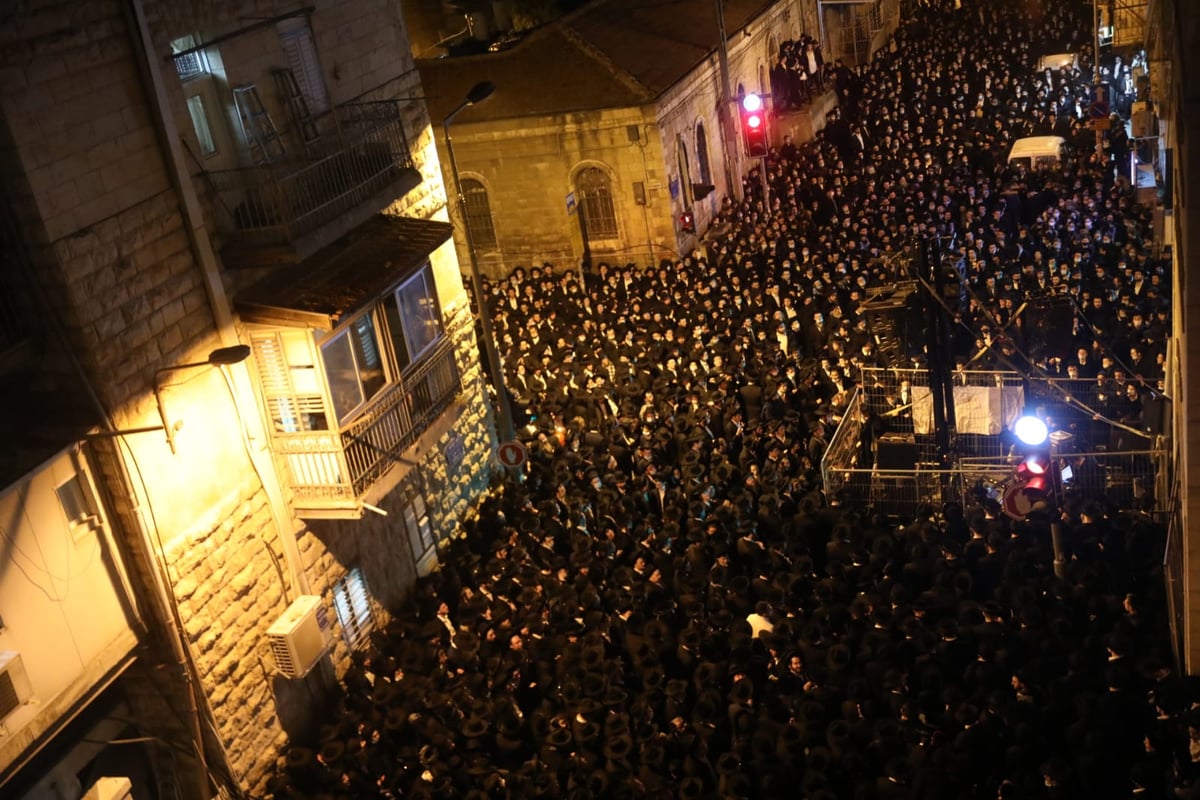 "לקינו בכפליים": מסע הלווית ראש ישיבת קמיניץ זצוק"ל