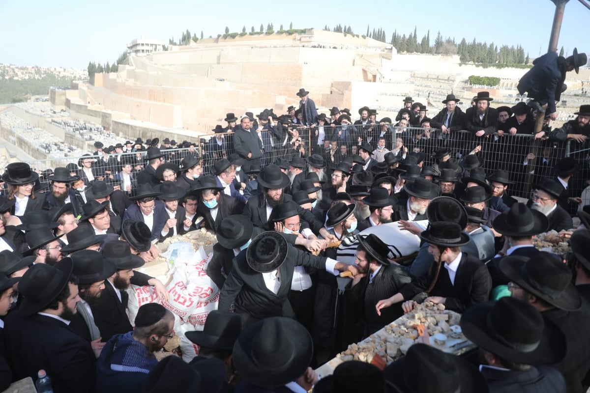 הגרמ"ד סולובייצ'יק זצ"ל נטמן בהר המנוחות