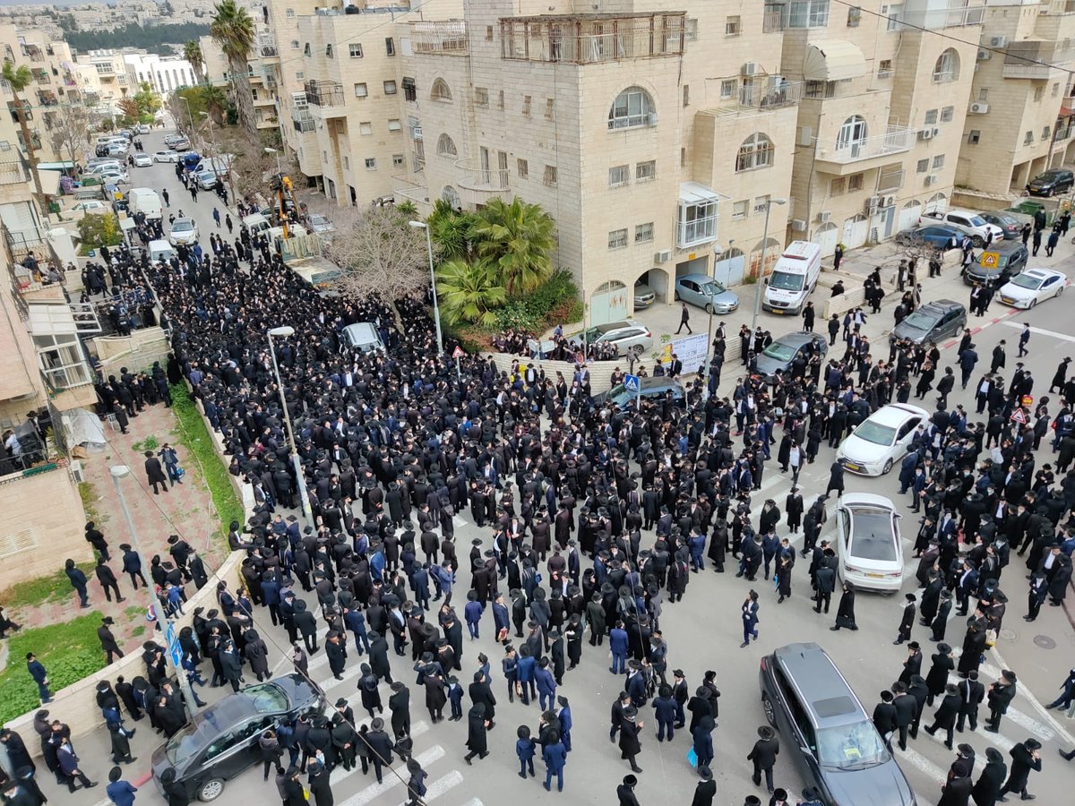 רבבות בלווית ראש ישיבת בריסק הגרמ"ד סולובייצ'יק זצ"ל