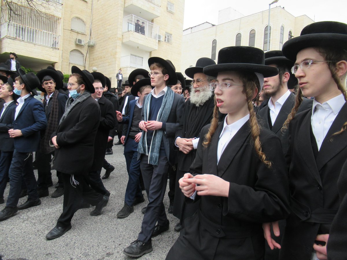 רבבות בלווית ראש ישיבת בריסק הגרמ"ד סולובייצ'יק זצ"ל