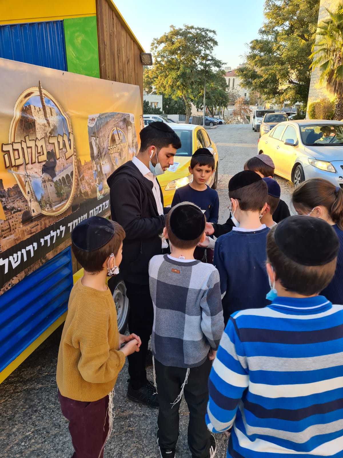 רכבי החלוקה הממותגים בפעולה