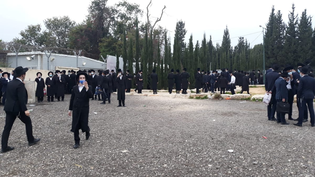 שערורייה: 'מסיבת הדבקה' בלשכת הגיוס • צפו