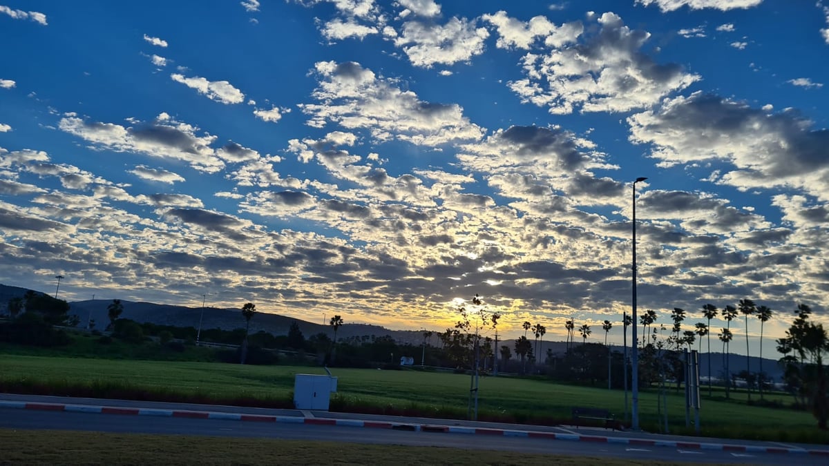 תיעוד מרהיב: זריחת השמש בחוף הכרמל