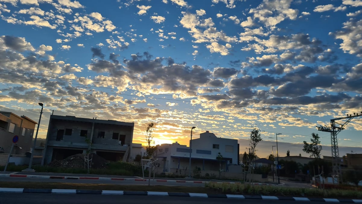 תיעוד מרהיב: זריחת השמש בחוף הכרמל