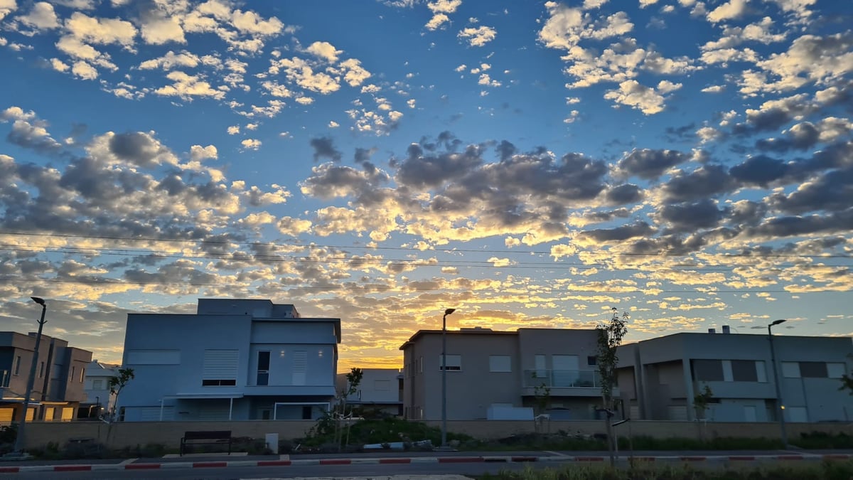 תיעוד מרהיב: זריחת השמש בחוף הכרמל