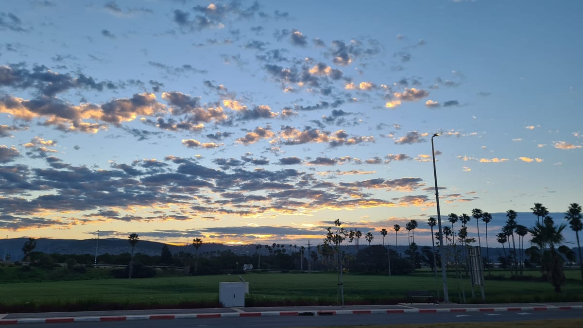 תיעוד מרהיב: זריחת השמש בחוף הכרמל