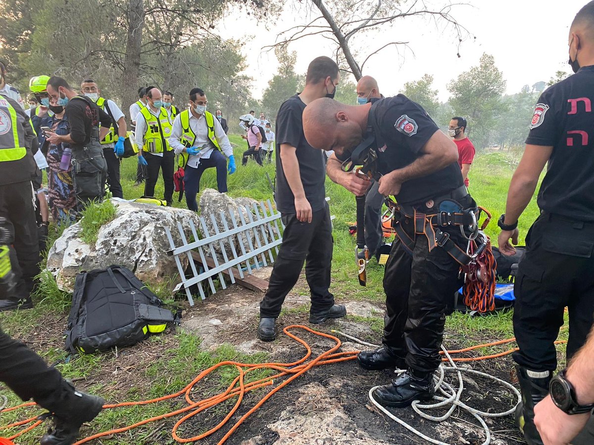 ביער אלעד: ילד נפל אל תוך בור מים - וחולץ