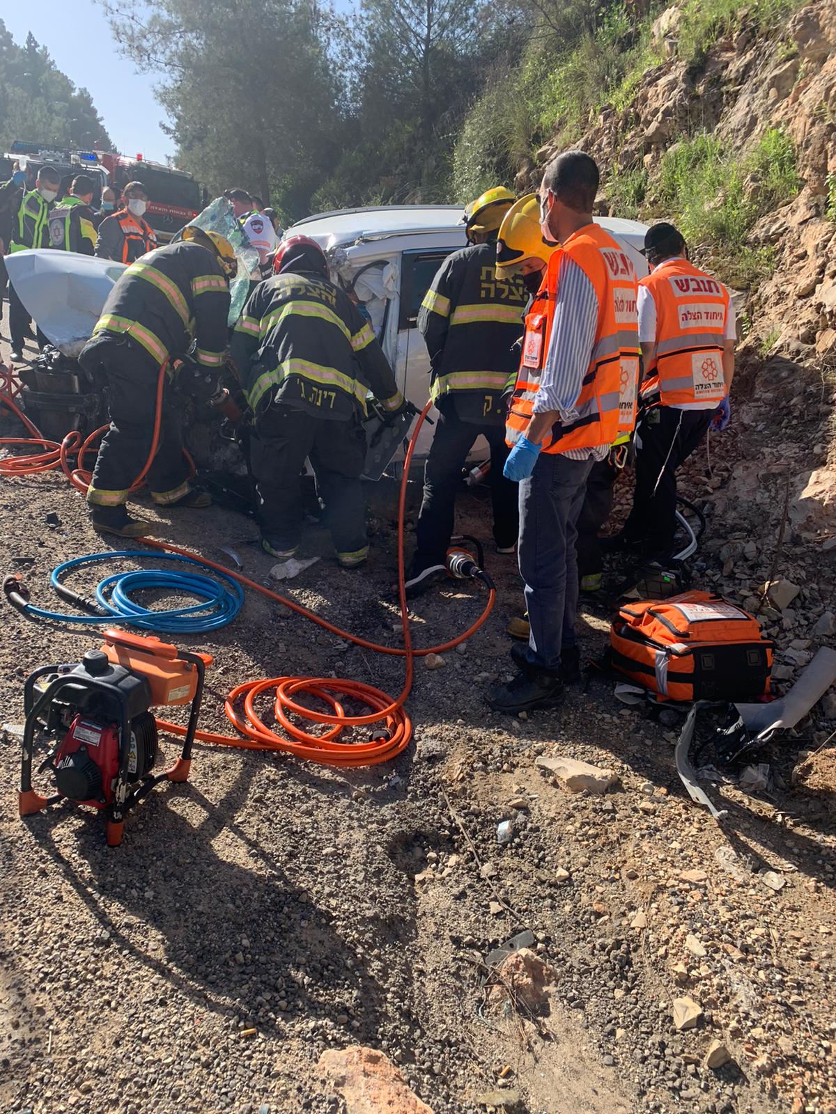 נהג חרדי בן 21 נפצע קשה; חולץ על-ידי צוותי הכיבוי