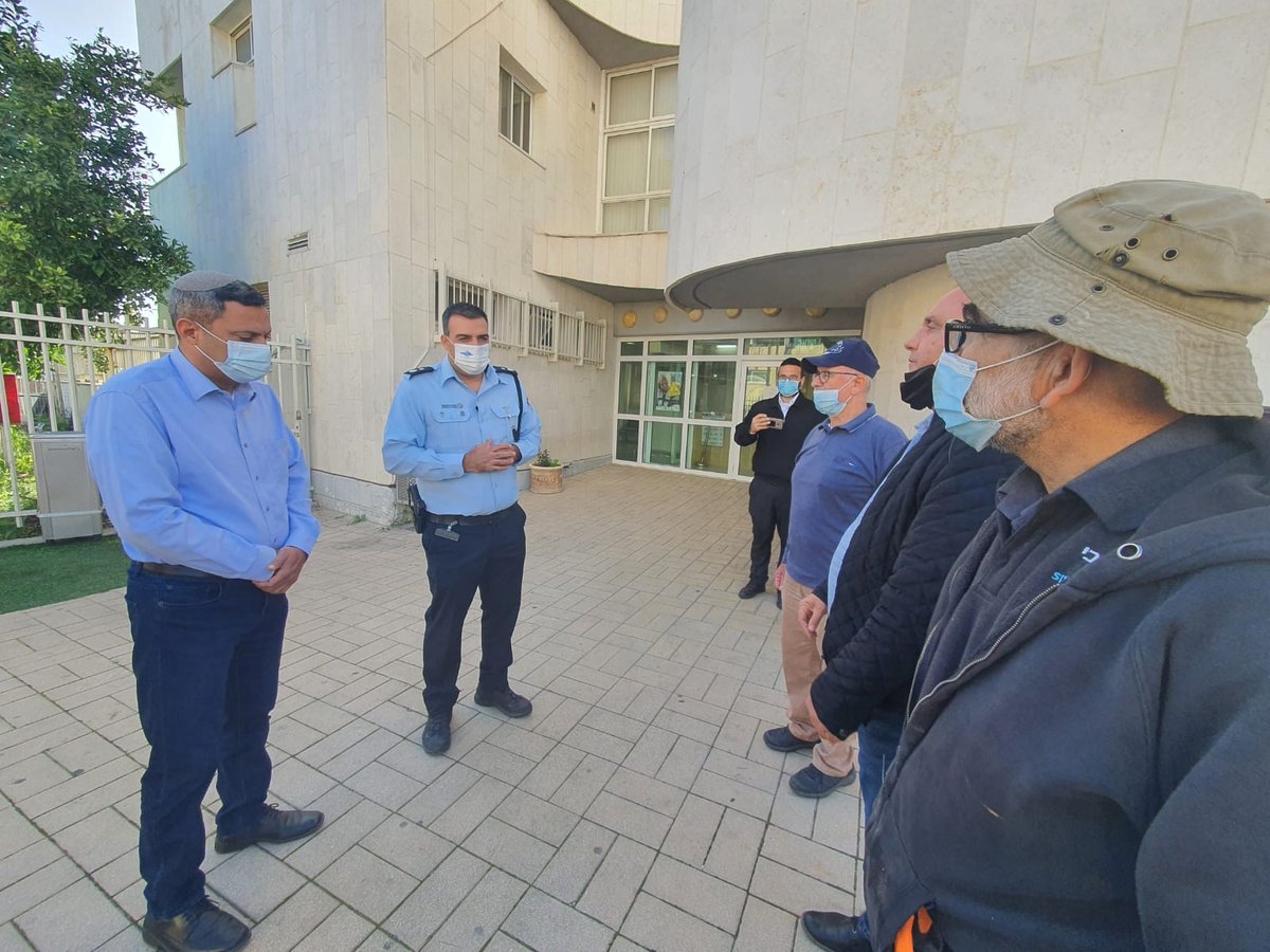 השוטרים איתרו את 7 ספרי התורה הגנובים