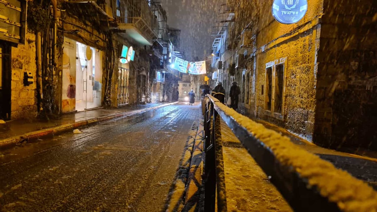 השלג בירושלים:  מאה שערים נצבעה בלבן