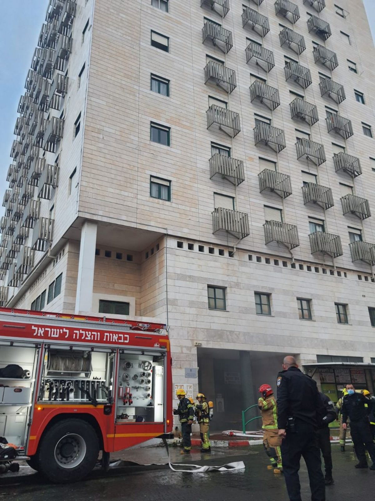 שריפה פרצה בבית אבות בעיר חדרה • צפו