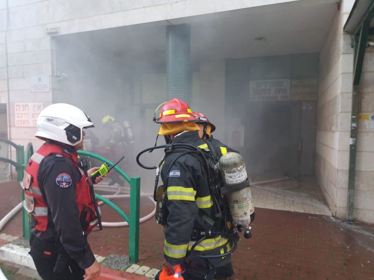 שריפה פרצה בבית אבות בעיר חדרה • צפו