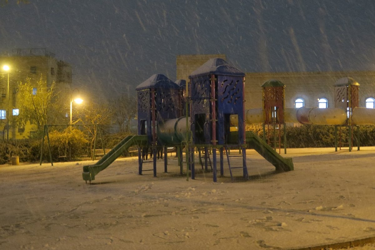 ביתר עילית נצבעה בלבן; הילדים יצאו לחגוג