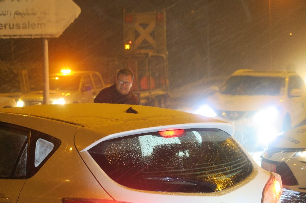 ביתר עילית נצבעה בלבן; הילדים יצאו לחגוג