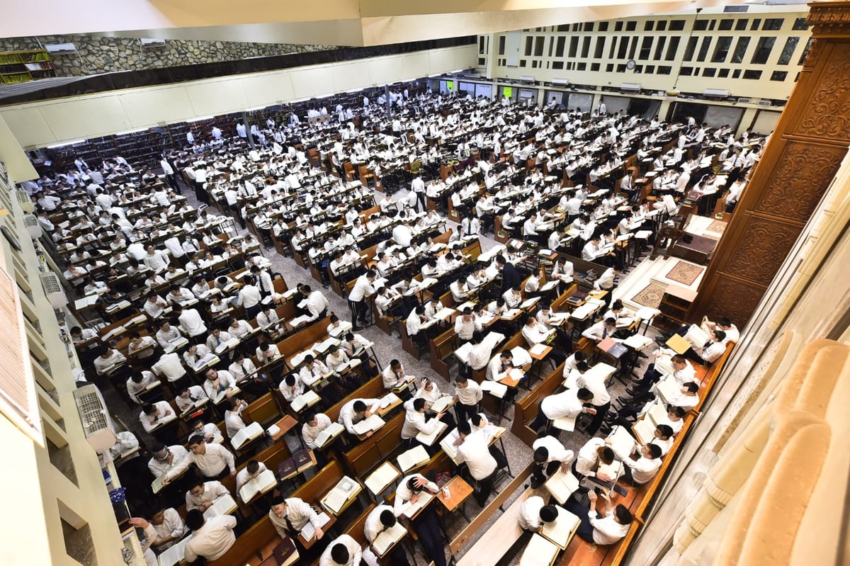 מרגש: סדר לימוד ליל פורים בישיבת פוניבז'