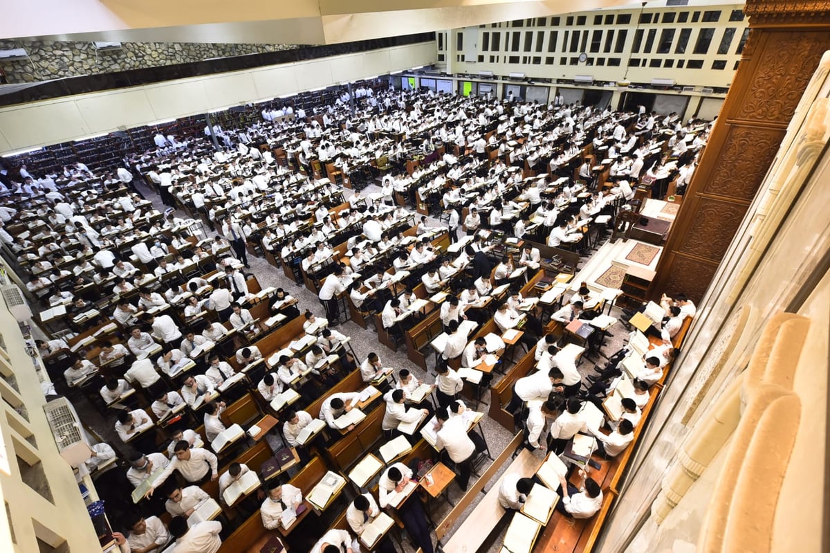 מרגש: סדר לימוד ליל פורים בישיבת פוניבז'