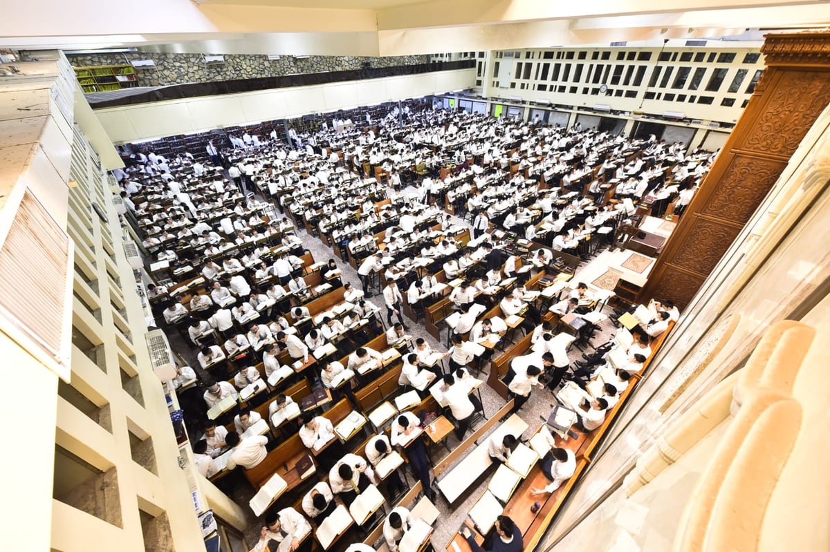 מרגש: סדר לימוד ליל פורים בישיבת פוניבז'