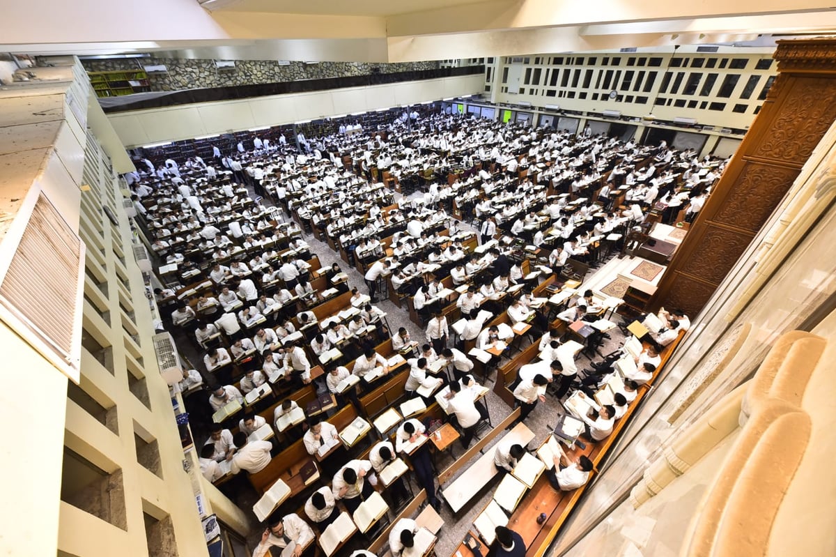 מרגש: סדר לימוד ליל פורים בישיבת פוניבז'