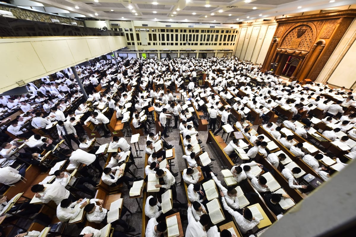 מרגש: סדר לימוד ליל פורים בישיבת פוניבז'