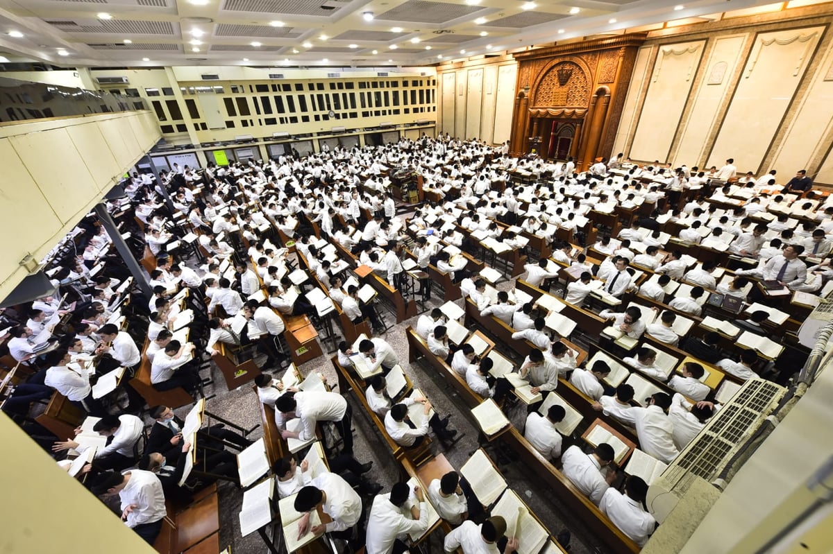 מרגש: סדר לימוד ליל פורים בישיבת פוניבז'