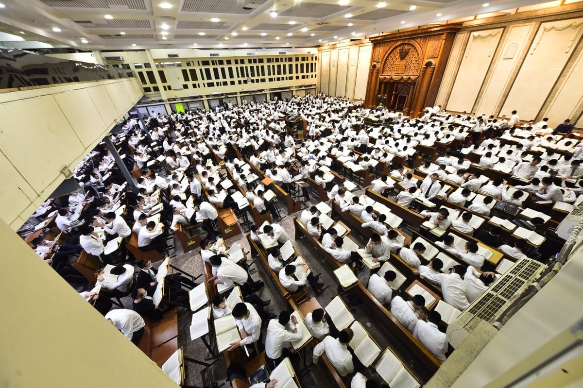 מרגש: סדר לימוד ליל פורים בישיבת פוניבז'