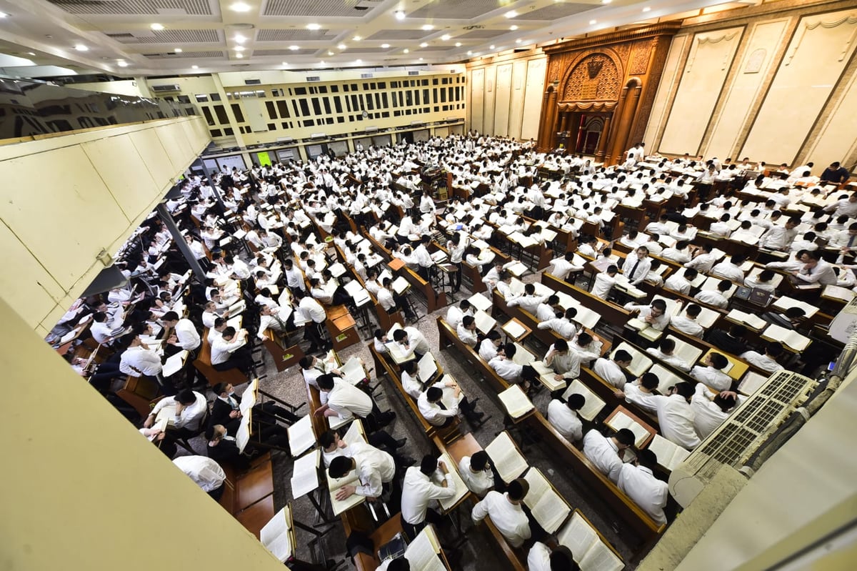 מרגש: סדר לימוד ליל פורים בישיבת פוניבז'