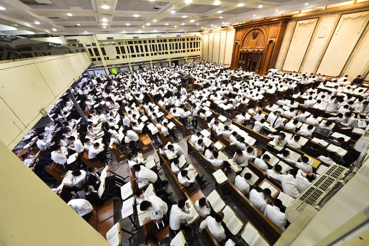 מרגש: סדר לימוד ליל פורים בישיבת פוניבז'