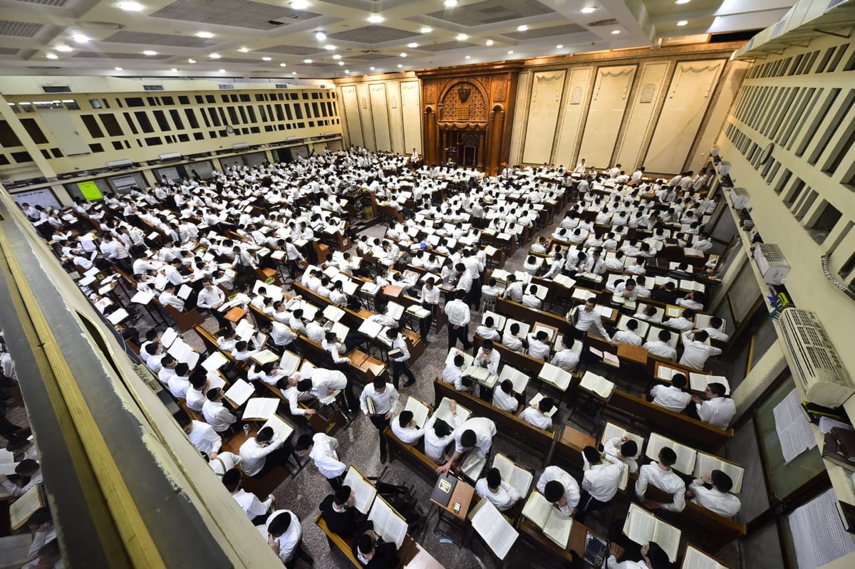 מרגש: סדר לימוד ליל פורים בישיבת פוניבז'