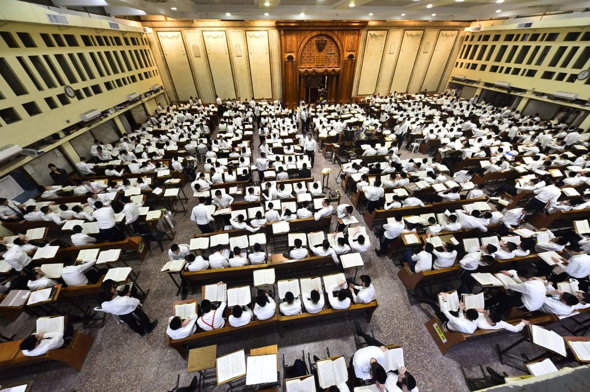 מרגש: סדר לימוד ליל פורים בישיבת פוניבז'