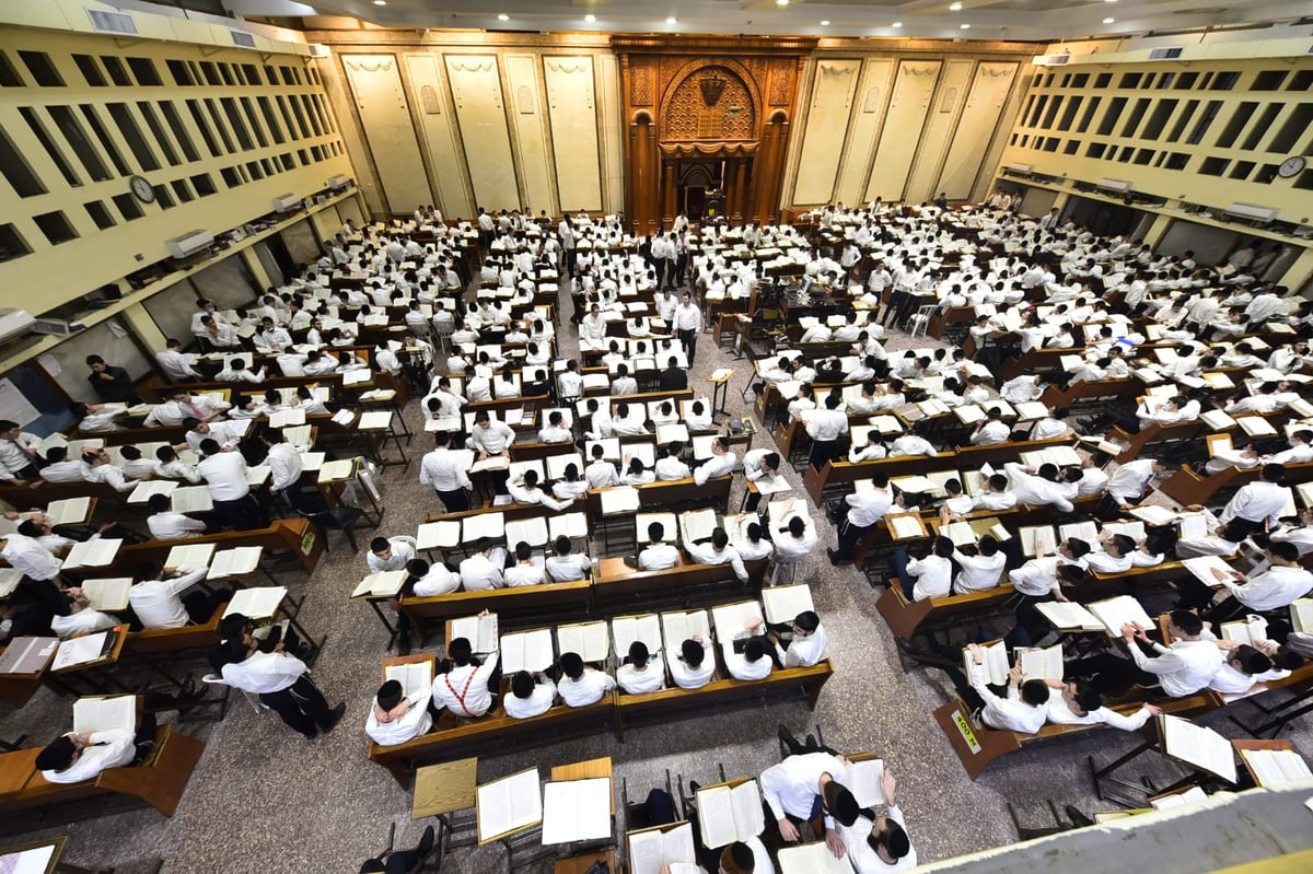 מרגש: סדר לימוד ליל פורים בישיבת פוניבז'