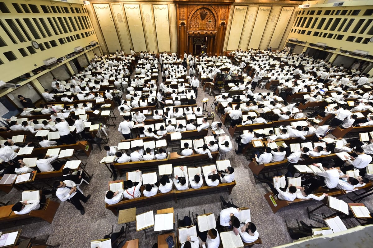 מרגש: סדר לימוד ליל פורים בישיבת פוניבז'