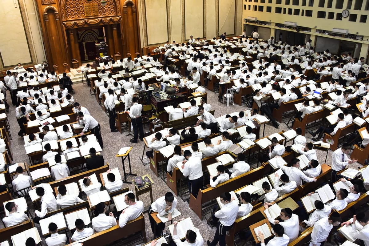 מרגש: סדר לימוד ליל פורים בישיבת פוניבז'