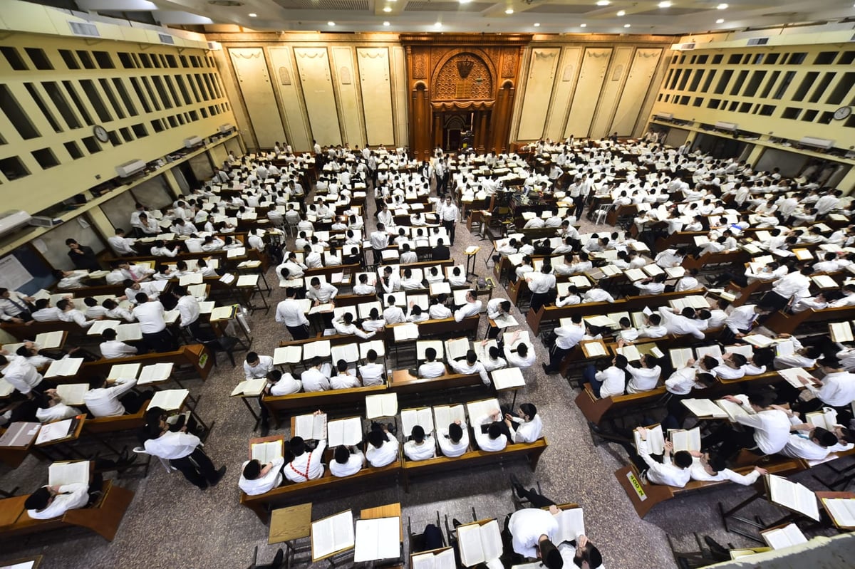 מרגש: סדר לימוד ליל פורים בישיבת פוניבז'