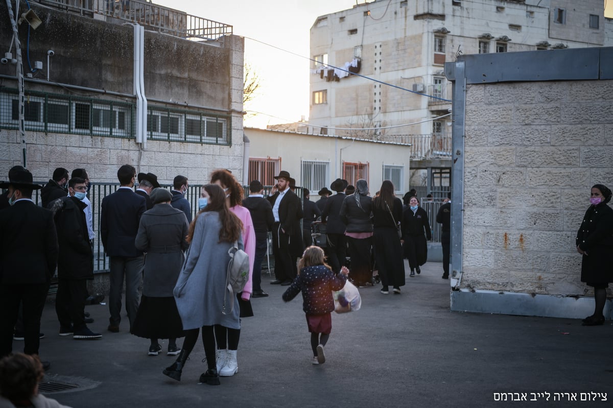 בשכונה החרדית: מאות הגיעו להתחסן • צפו