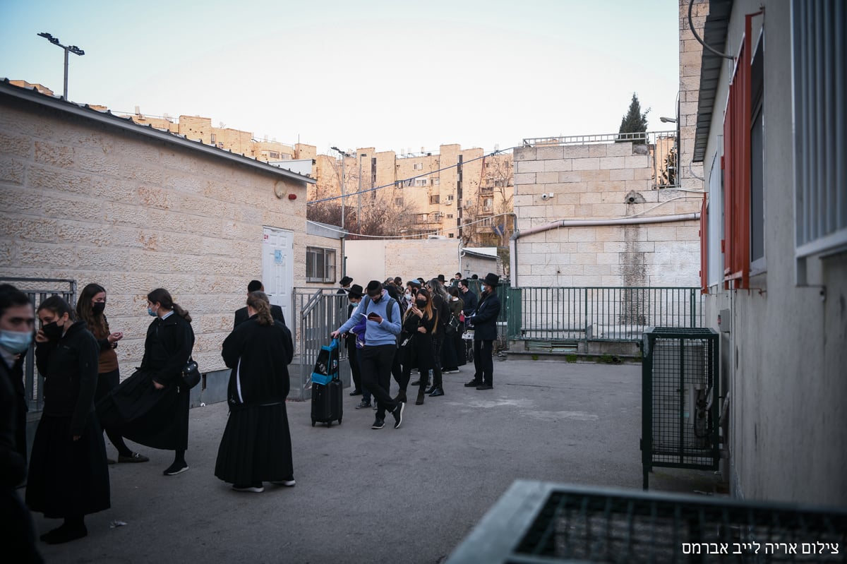 בשכונה החרדית: מאות הגיעו להתחסן • צפו