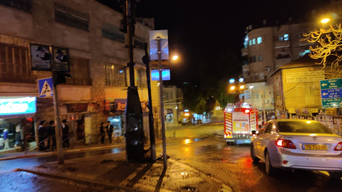 מצלמות הביטחון ב'כיכר השבת' - הוצתו וניזוקו; צפו