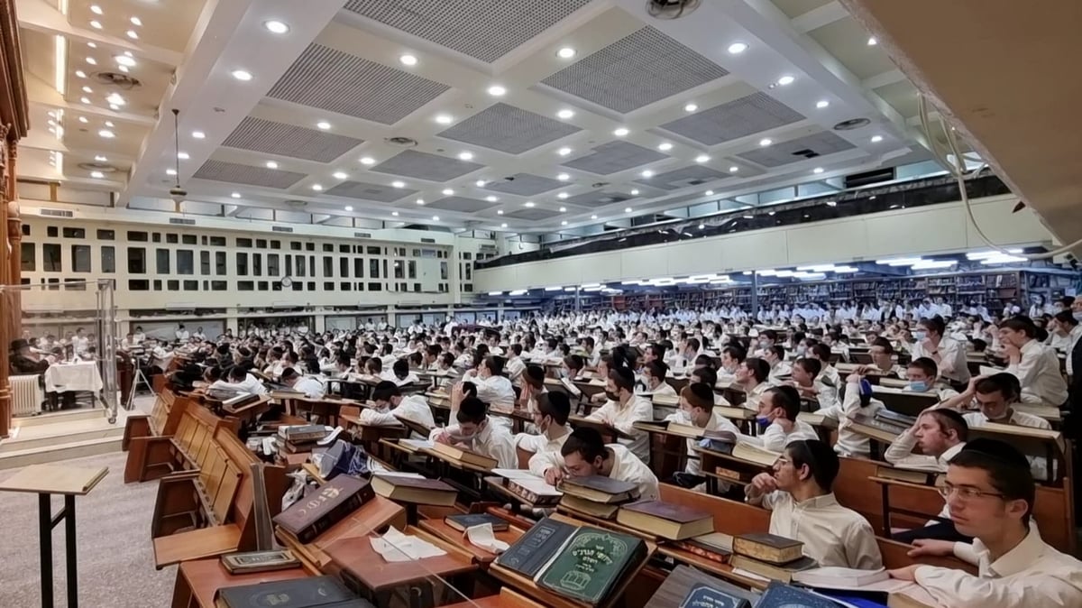 לאחר למעלה משנה: הגר"ג אדלשטיין מסר שיחה בישיבה