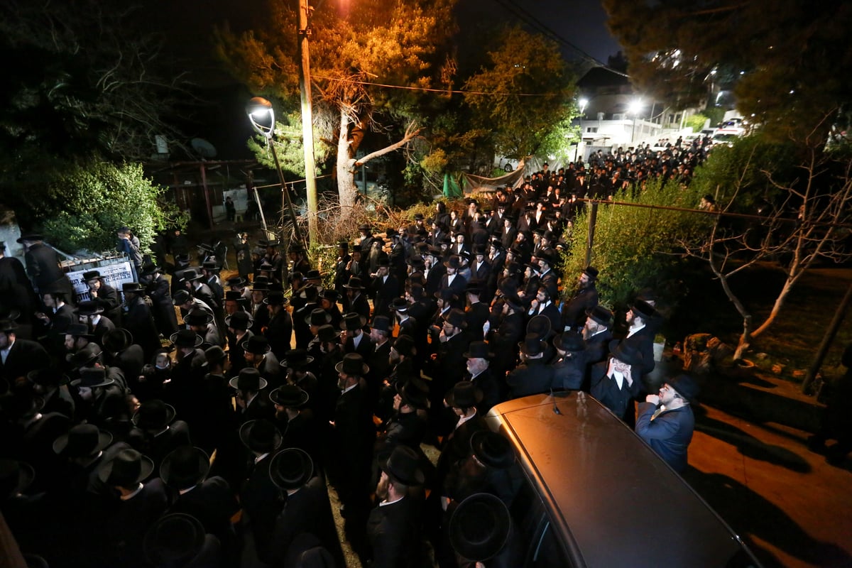 תיעוד: המונים בהלווית גאב"ד קארלסבורג זצ"ל