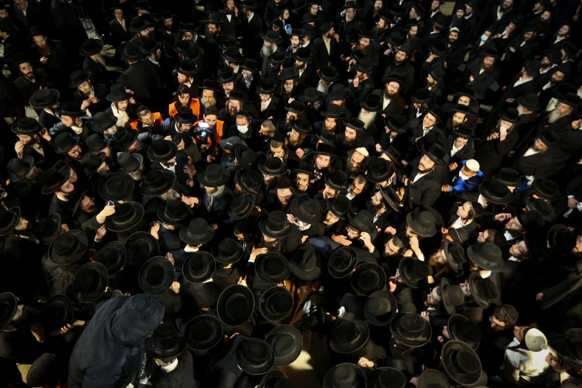 תיעוד: המונים בהלווית גאב"ד קארלסבורג זצ"ל