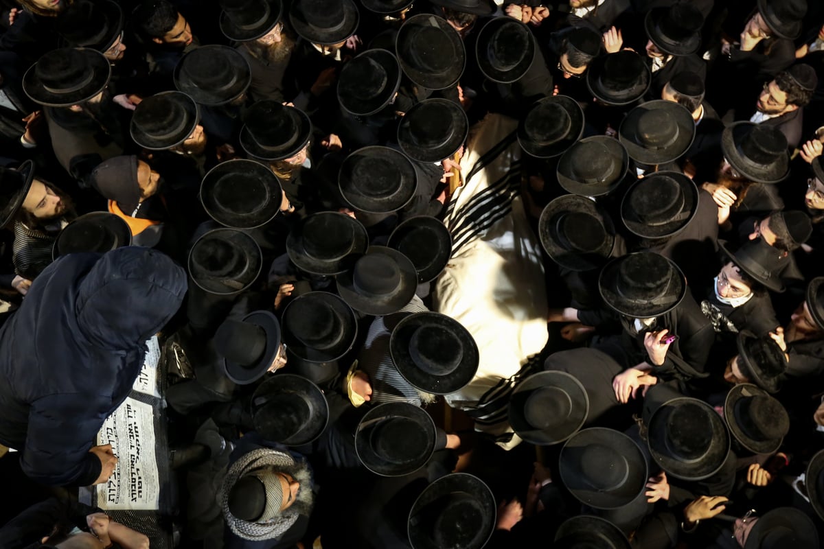 תיעוד: המונים בהלווית גאב"ד קארלסבורג זצ"ל