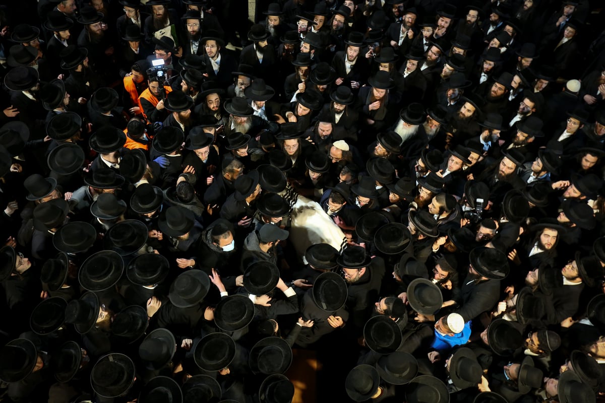 תיעוד: המונים בהלווית גאב"ד קארלסבורג זצ"ל