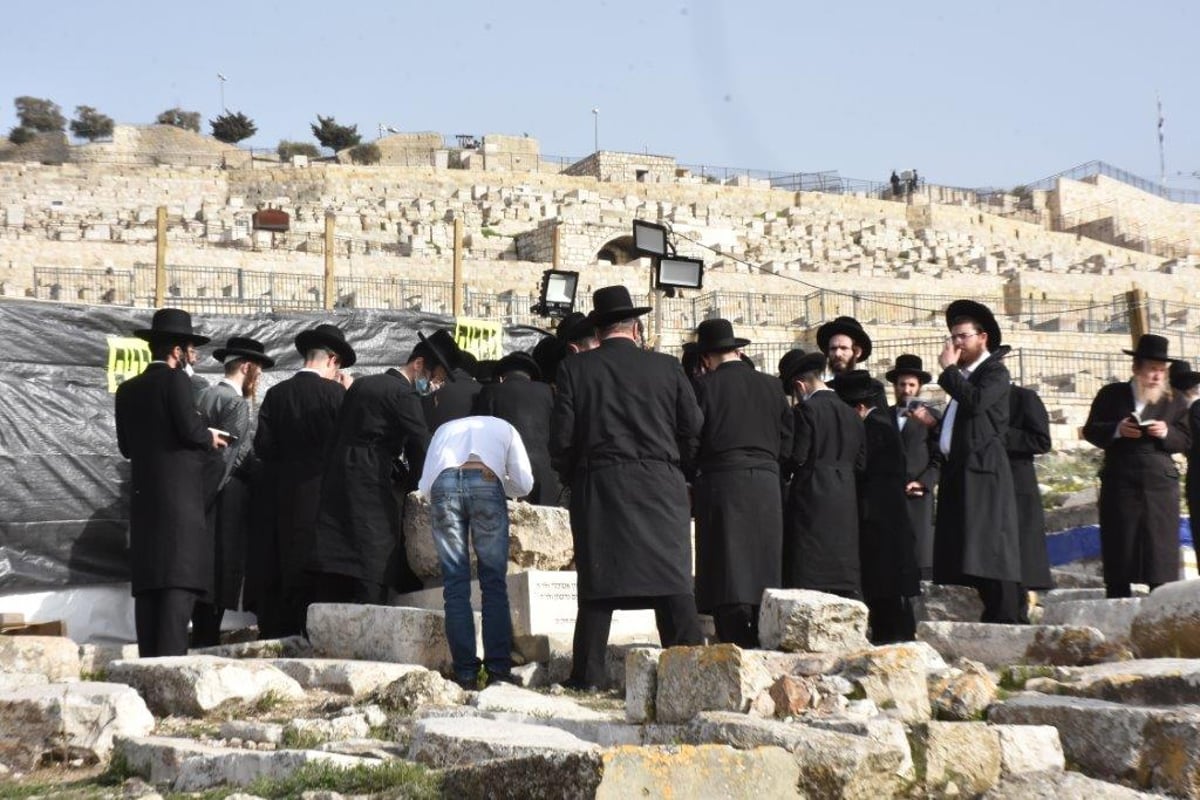 תיעוד: המונים בהילולת הרה"ק רבי גרשון מקיטוב זיע"א