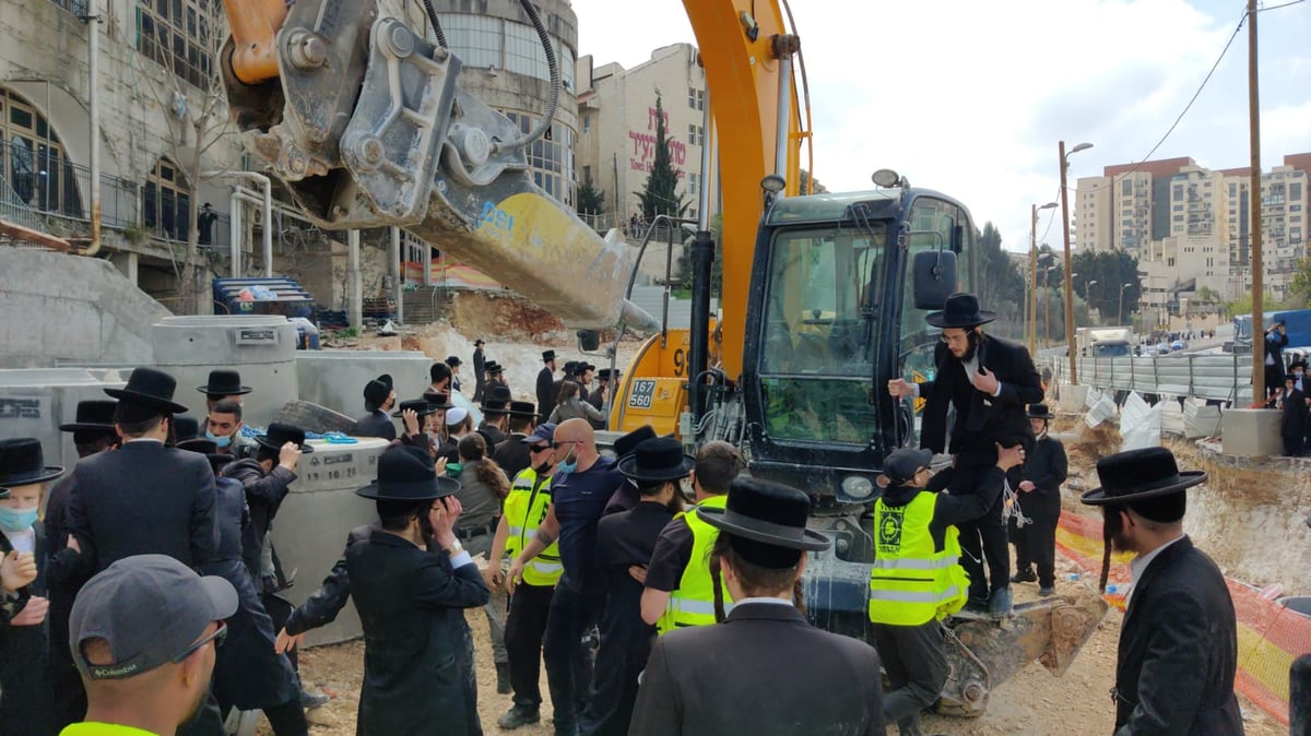 'מחאת הרכבת הקלה': לראשונה עם הרב הבכיר מברסלב