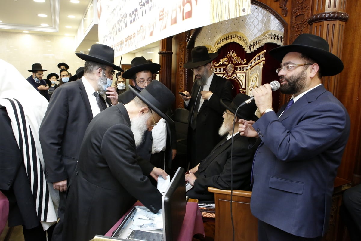 ראש הישיבה הגר"ש כהן בברית מילה לנינו