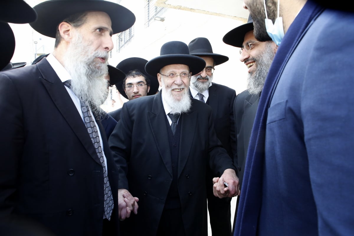 ראש הישיבה הגר"ש כהן בברית מילה לנינו