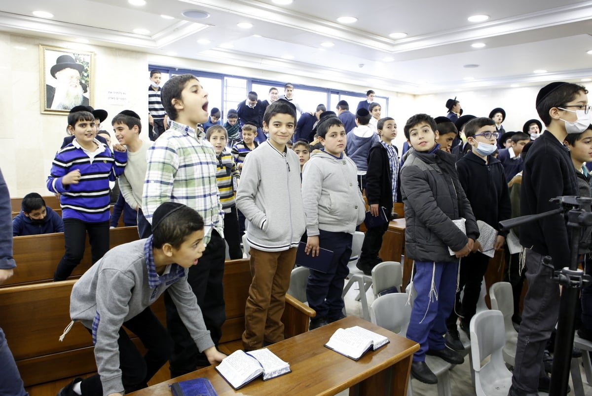 ראש הישיבה הגר"ש כהן בברית מילה לנינו