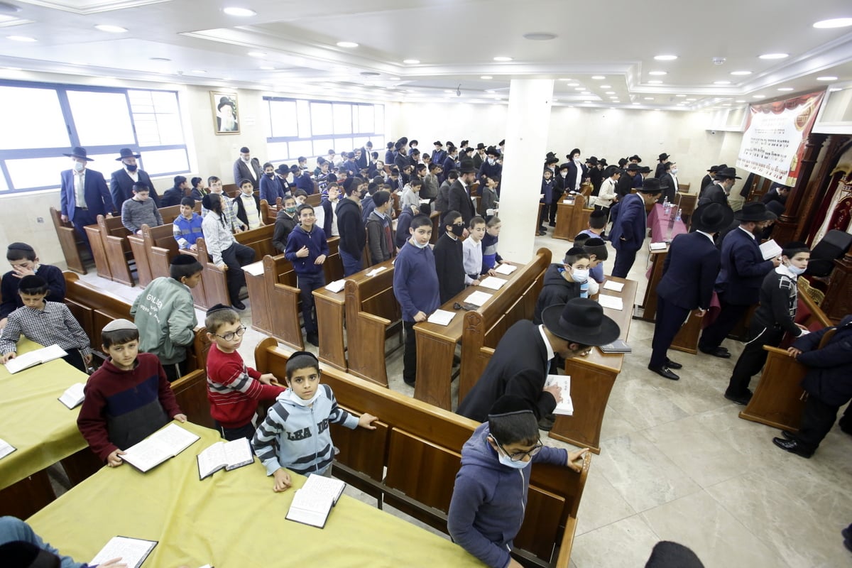 ראש הישיבה הגר"ש כהן בברית מילה לנינו