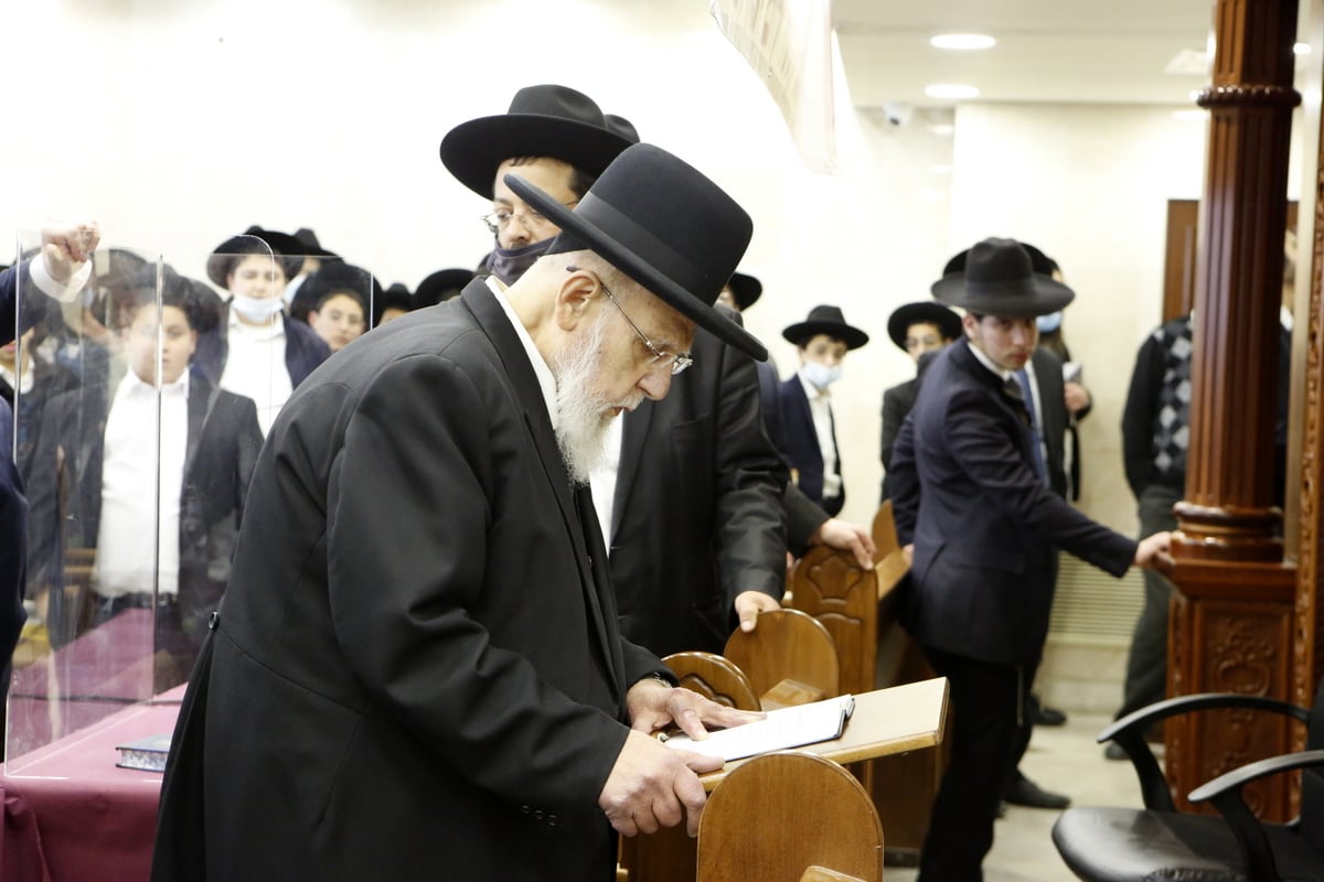 ראש הישיבה הגר"ש כהן בברית מילה לנינו